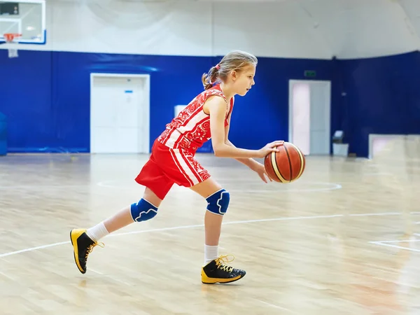 Những bài tập tăng chiều cao ở tuổi dậy thì: Tập luyện bóng rổ